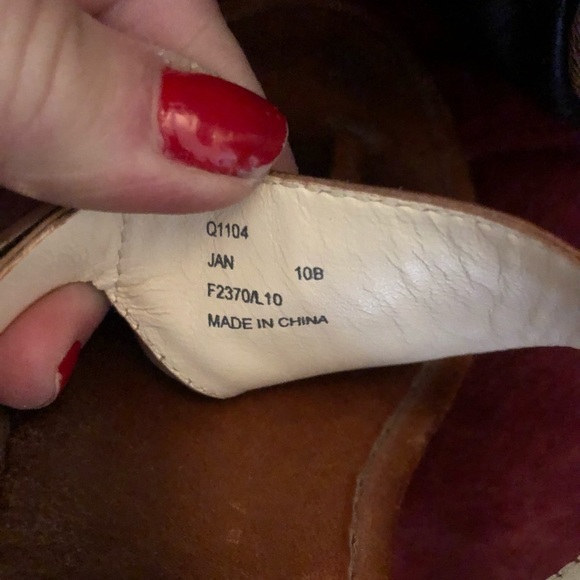 Coach size 10 British Tan / Cognac leather thong heel ,wedge with cork heel - Picture 9 of 12